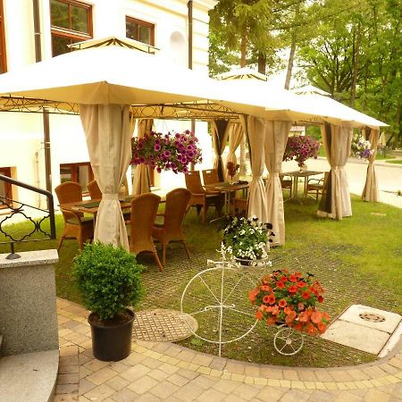 Willa Filiks Restauracja & Pokoje Nałęczów エクステリア 写真