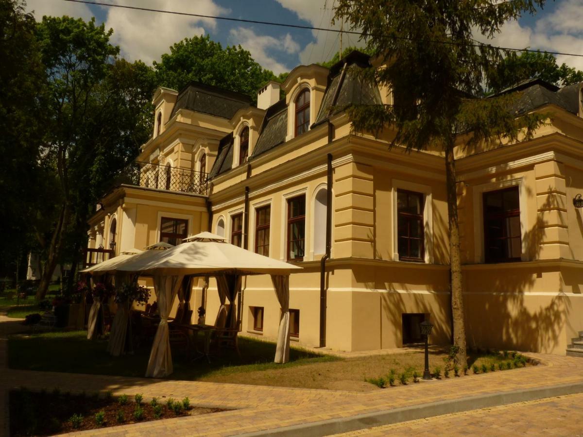 Willa Filiks Restauracja & Pokoje Nałęczów エクステリア 写真